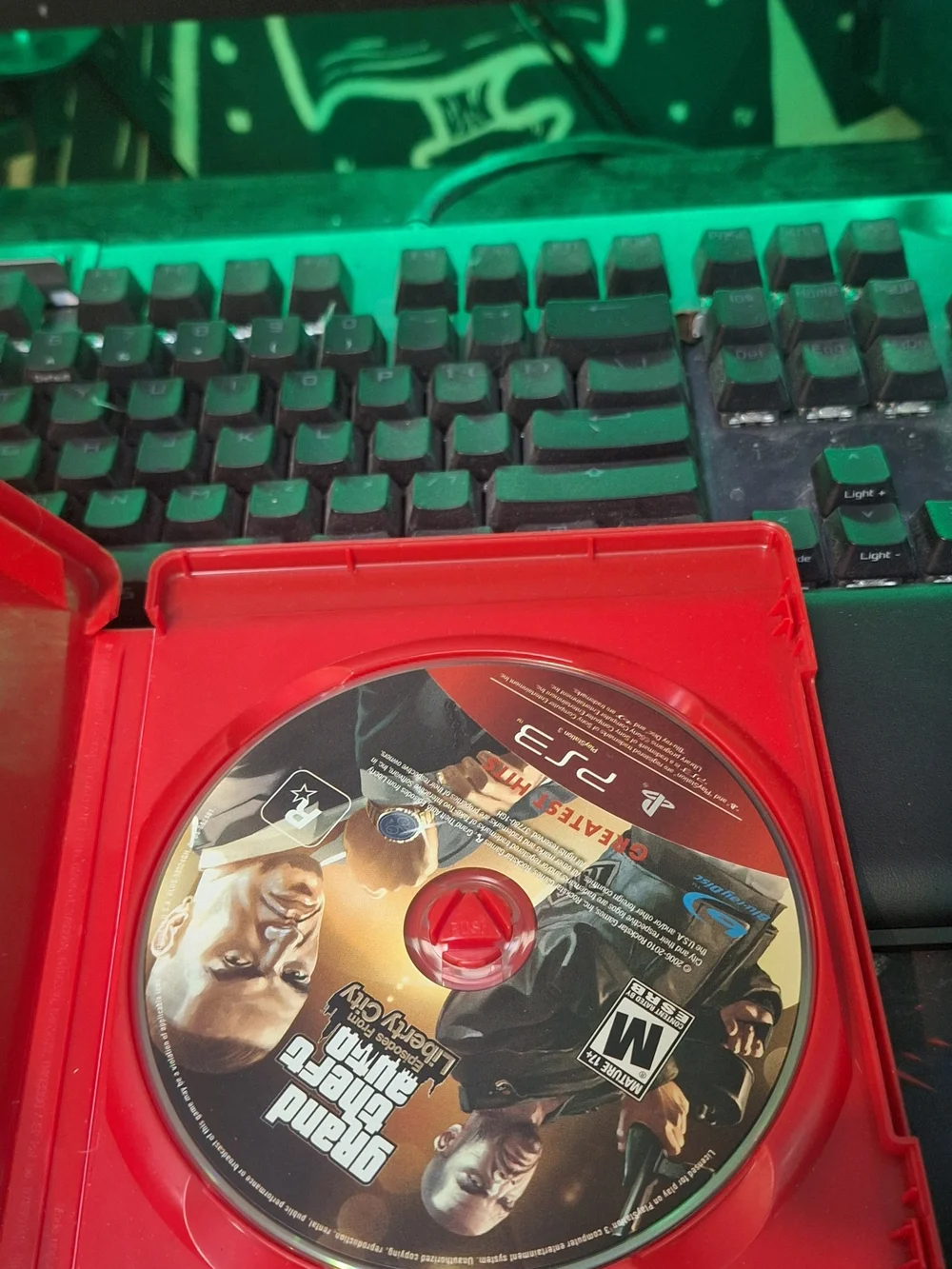 Sony PS3 Grand Theft Auto: Episodes From Liberty City - Red and Multicolor Cover - Picture 3 of 3